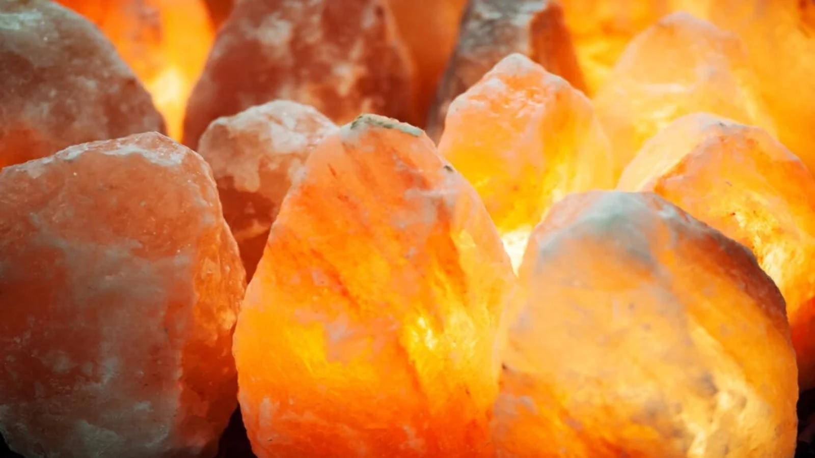 Yummy-Doctor-Holistic-Health-Education-Blog-How-To-Use-Himalayan-Salt-Lamps-For-Better-Air-Sleep-And-Mental-Clarity